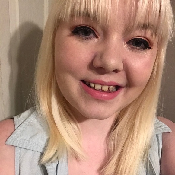 Meet your Posher, Haley - Picture 1 of 1